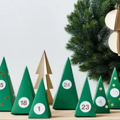 Adventskalender Bäume grün - 24 Kegelboxen zum selbst Befüllen