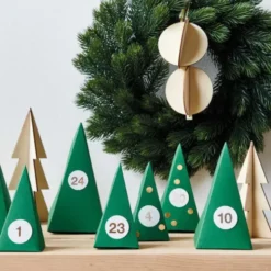 Adventskalender Bäume grün - 24 Kegelboxen zum selbst Befüllen