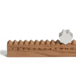 Adventsleiste Holz mit wanderndem Metallstern - Adventskalender mit Skala 1-24