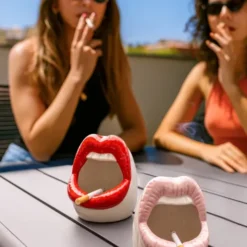 Aschenbecher Keramik - Kussmund mit roten Lippen