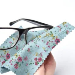 Brillenputztuch Microfaser, Blumen 14,5 x 14,5 cm