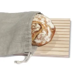 Brotschneidebrett aus Eschenholz + Brotbeutel