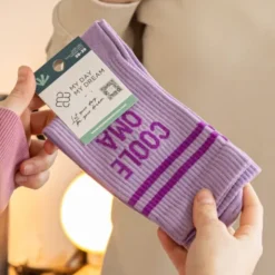 Damensocken COOLE OMA Gr. 40-43 lila Socken mit Schriftzug für coole Omas