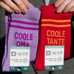 Damensocken COOLE TANTE Gr. 36-39 rote Socken mit Streifen & Schriftzug für coole Tanten