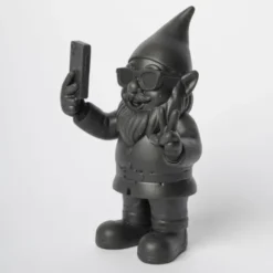 Dekofigur Zwerg Selfie mit Smartphone & Peace-Zeichen 12 cm schwarz