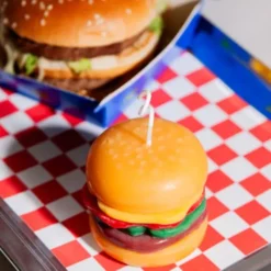 Dekokerze Burger-Optik – witzige 3D Kerze im Hamburger Design