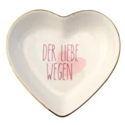 Dekoteller Herz aus Porzellan – weiße Ablageschale mit Schriftzug Der Liebe wegen