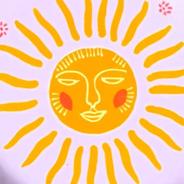 Dekoteller Sonne – runde Schmuckschale aus Mangoholz in lila gelb