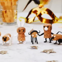 DIY Korktierchen BÄR für Weinkorken im Flaschenanhänger - Kork-Pins CORKERS