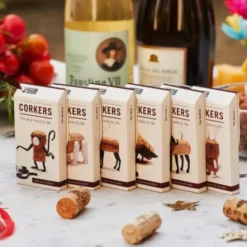 DIY Korktierchen HASE für Weinkorken im Flaschenanhänger - Kork-Pins CORKERS