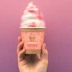 Eiscreme Socken Raspberry Ripple – Socken in Eisbecher Verpackung