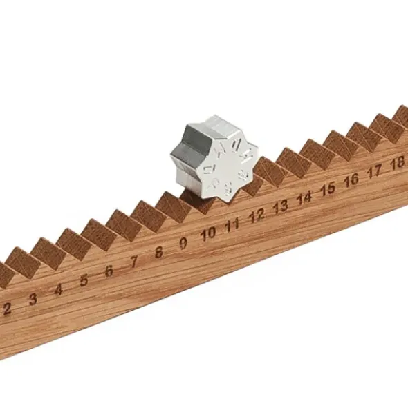 Ewiger Kalender Monthly Measure - Eichenleiste mit Metallstern