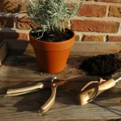 Gartenschere mit Holzgriff, Edelstahl
