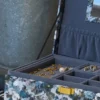 Große Schmuckbox aus Stoff, braun mit weißem Blumenmuster – LIBERTY MORTIMER