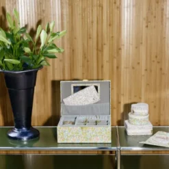 Große Schmuckbox aus Stoff, braun mit weißem Blumenmuster – LIBERTY MORTIMER