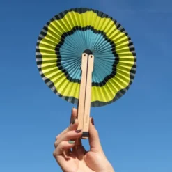 Handfächer Pai Pai Grün-Blau – klappbarer Fächer rund mit Holzgriff