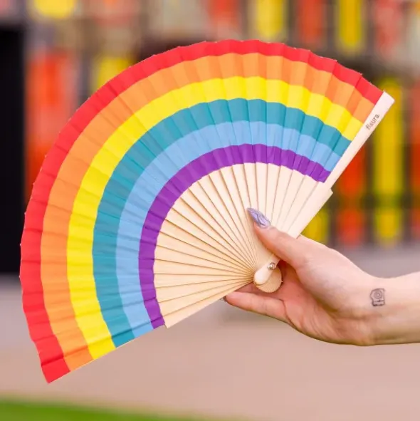 Holzfächer 42 cm Regenbogen bunt - Handfächer mit Textilbespannung & Trageschlaufe
