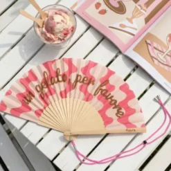 Holzfächer 42 cm UN GELATO PER FAVORE - Handfächer mit Textilbespannung & Trageschlaufe