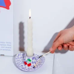 Kerzenhalter Cowboyhut Keramik – Kerzenständer weiß & lila mit Kirschen