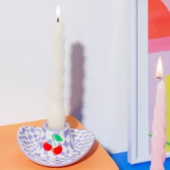 Kerzenhalter Cowboyhut Keramik – Kerzenständer weiß & lila mit Kirschen