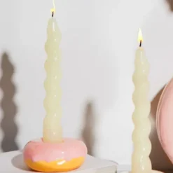 Kerzenhalter Donut pink – Kerzenständer aus Keramik im Fast Food Design