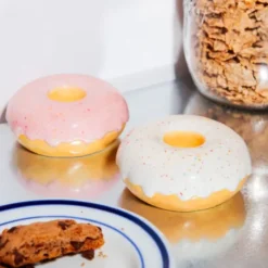 Kerzenhalter Donut pink – Kerzenständer aus Keramik im Fast Food Design