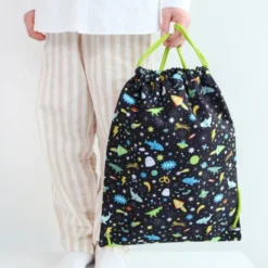 Kinderturnbeutel 42 x 32 cm mit Weltraummotiv - schwarzer Sportbeutel GALAXY mit Innentasche