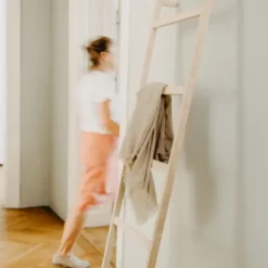 Kleiderleiter Holz LEO - Holzleiter Garderobe / Anlehnleiter Eschenholz