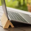 Laptophalter aus Eschenholz & Filz - Laptop Auflage faltbar
