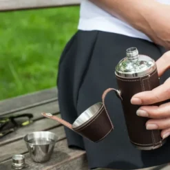 Lederetui mit Flachmann + 2 Schnapsgläser CAMPING FLASK Set