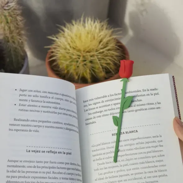 Lesezeichen Rose aus Kunststoff, Buchmarker LOVE mit roter 3D Blüte
