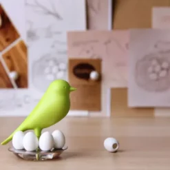 Magnethalter Vogel weiß mit 8 Eier-Magneten weiß – Egg Sparrow