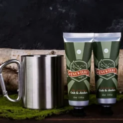 Männer Pflegeset Adventure – Geschenkset Edelstahlbecher mit Karabinergriff, Duschgel & Aftershave