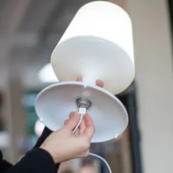Mobile Tischlampe LIGHT TO GO Akkulampe In- und Outdoor, cotton hellgrau