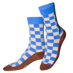 Motivsocken kariert blau weiß – im Coffee to go Becher mit griechischem Design
