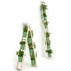 Pflanzleiter aus Holz – Blumenleiter mit schwenkbaren Pflanztöpfen blassgrün
