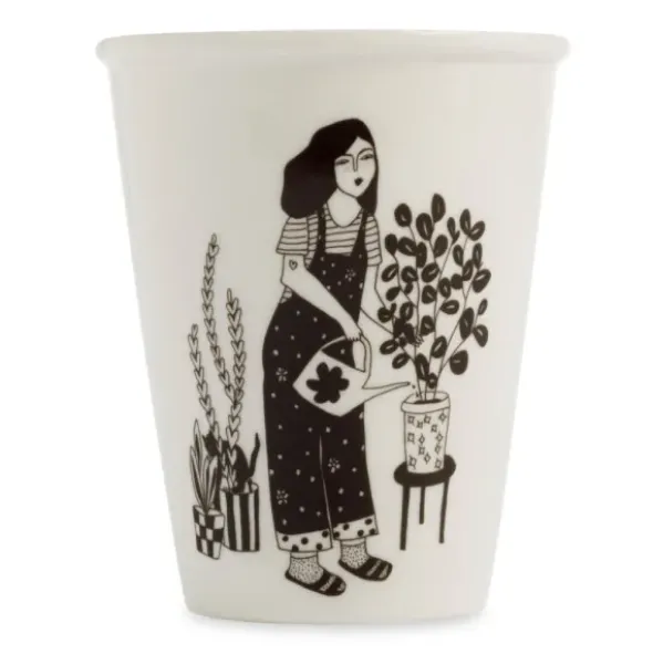 Porzellanbecher weiß - Motiv Frau beim Pflanzengießen "Plant lover"
