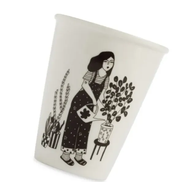 Porzellanbecher weiß - Motiv Frau beim Pflanzengießen "Plant lover"