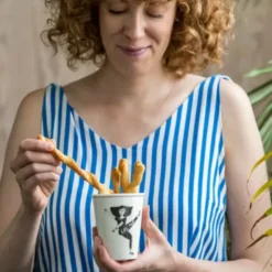 Porzellanbecher weiß - Motiv Mädchenpower "Grlpwr"