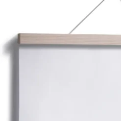 Posterleiste Holz 42 cm – magnetische Leiste aus Eichenholz (DIN A2)