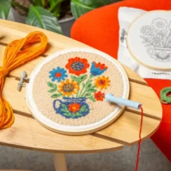 Punch Needle Set - Stickbild Blumenstrauß in Vase - Lochnadel DIY Stickset Ø 15 cm