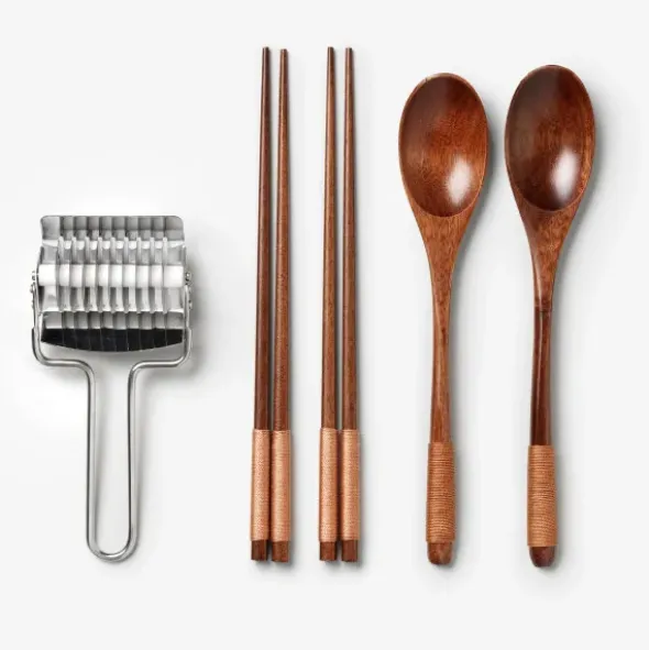 Ramen Set im Aufbewahrungsbuch 5-teilig – Nudelschneider, Ramenlöffel, Essstäbchen