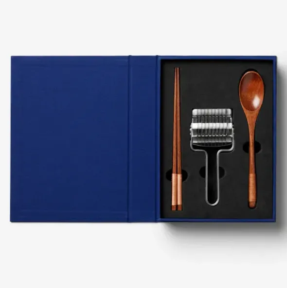 Ramen Set im Aufbewahrungsbuch 5-teilig – Nudelschneider, Ramenlöffel, Essstäbchen