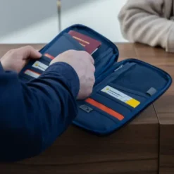 Reiseetui grau mit RFID Schutz – Organizer für Reisepass, Karten & Dokumente