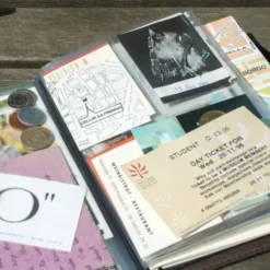 Reisetagebuch TripBook Solena - buntes Travelbuch mit 64 Sammelfächern & 2 Notizheften