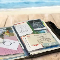 Reisetagebuch TripBook Sushi - buntes Travelbuch mit 64 Sammelfächern & 2 Notizheften