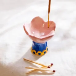 Räucherstäbchenhalter rosa Blume aus Keramik