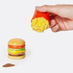 Salz- und Pfefferstreuer Burger & Pommes aus Keramik