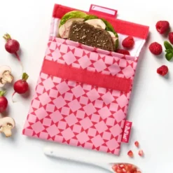 Sandwichtüte Snack’n’Go wiederverwendbar – rosa Lunchbag mit grafischem Rautenmuster