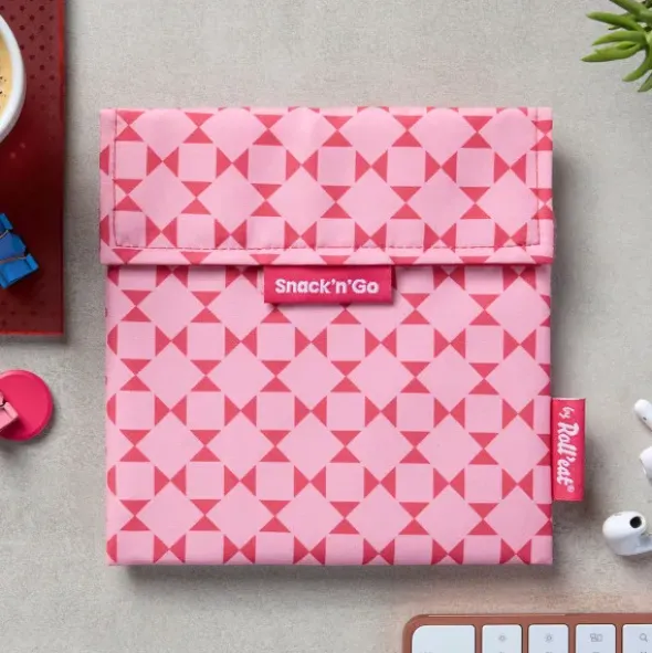 Sandwichtüte Snack’n’Go wiederverwendbar – rosa Lunchbag mit grafischem Rautenmuster